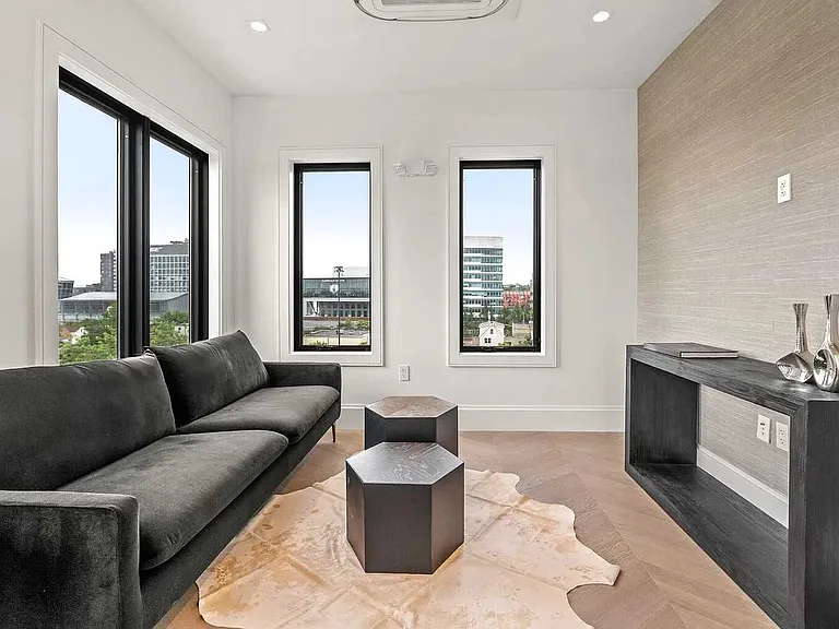 Leo M Birmingham Pkwy — Photo 10
