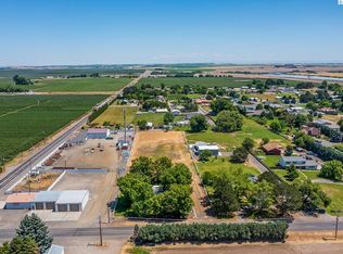 960 Lake Rd, Burbank, WA 99323