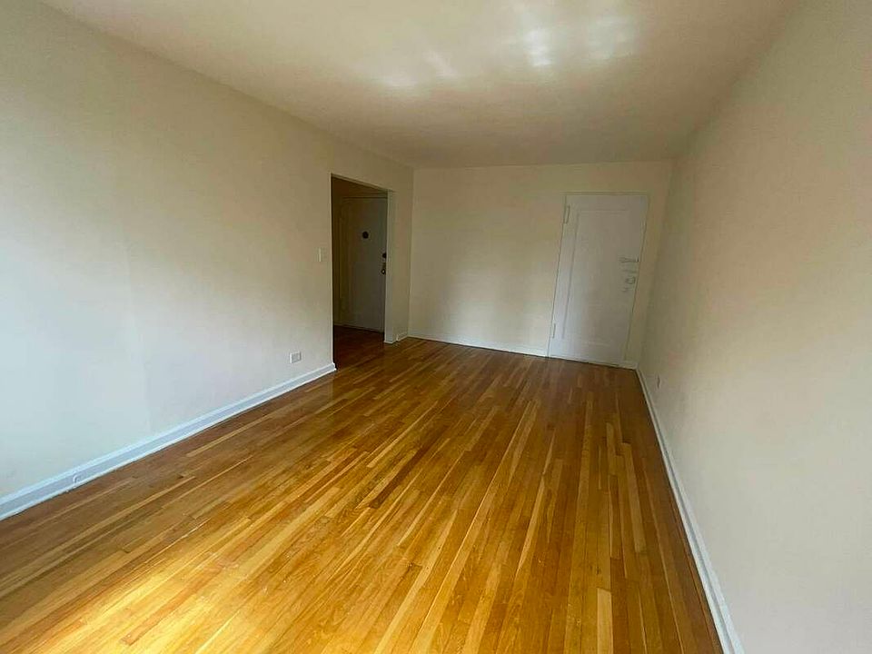 1st image of 140-55 Burden Cres #3