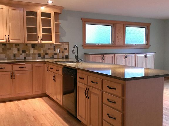 Kitchen & Dining