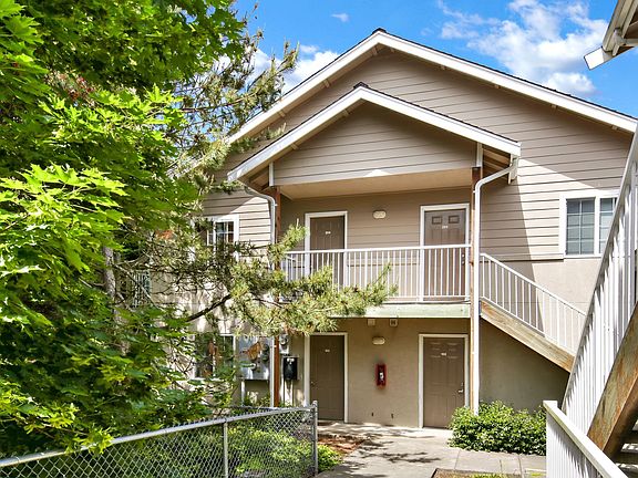 3rd image of 2608-201 Douglas Ave #0