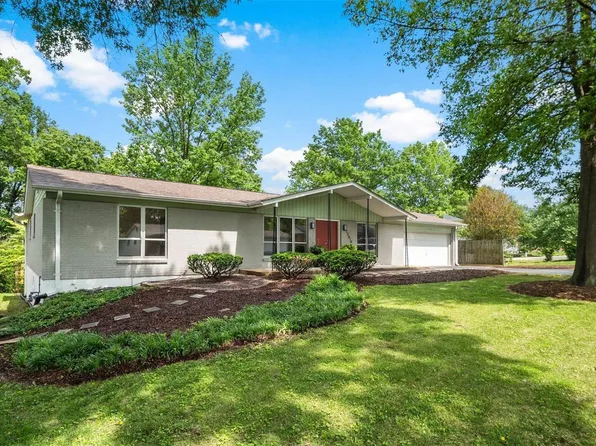 13019 Ferncrest Ct, Saint Louis, MO 63141