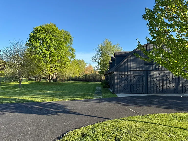 55 Still Meadow Rd — Photo 2
