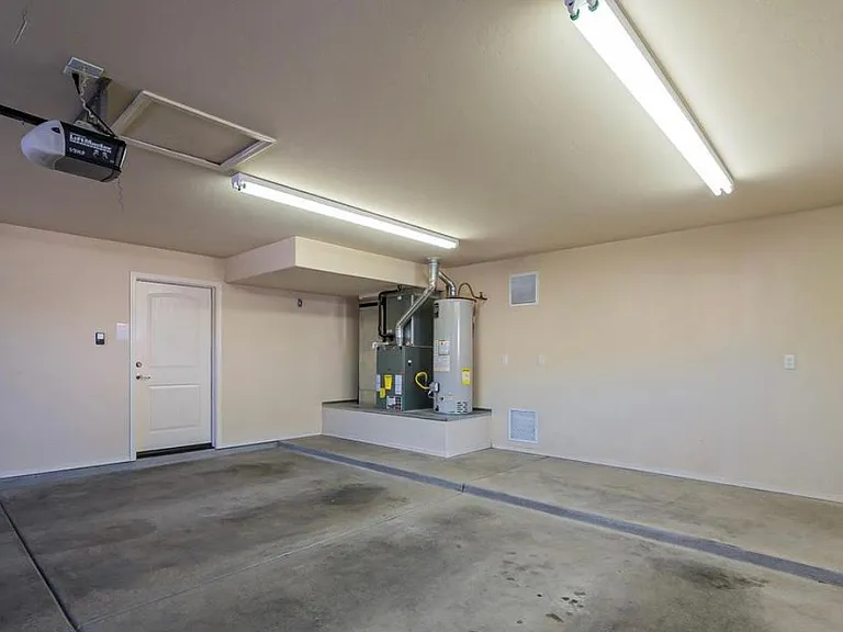 1133 E Hedrick Dr — Photo 29