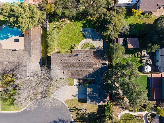 3rd image of 13494 Alder Ct