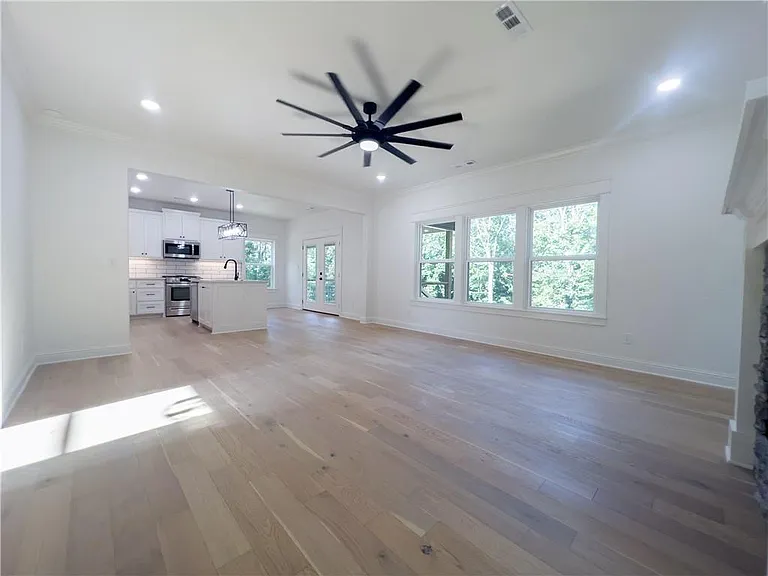 8 Rearsby Ln — Photo 3