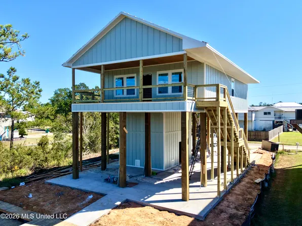 10051 Alabama St, Bay Saint Louis, MS 39520