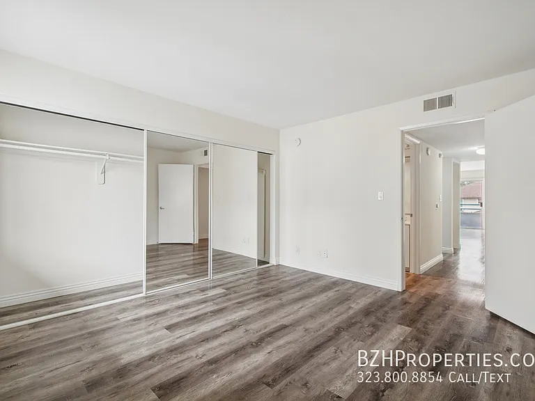 870 Crenshaw — Photo 15
