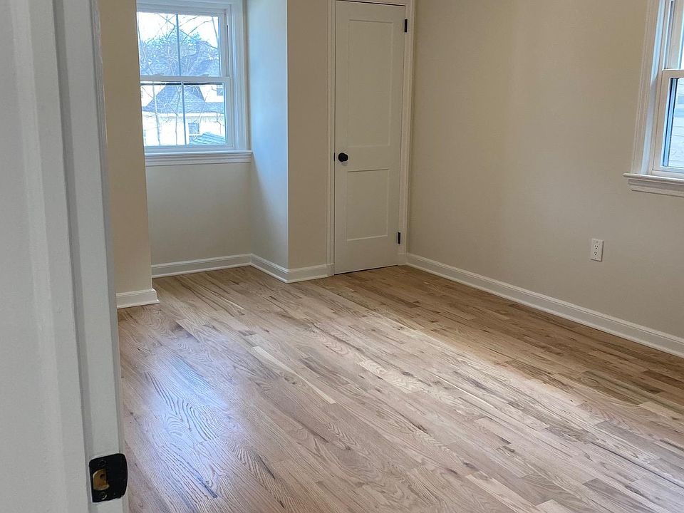 2nd image of 959 Rhinelander Ave APT 1