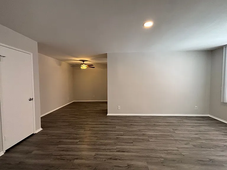 314 South Manhattan Place — Photo 13