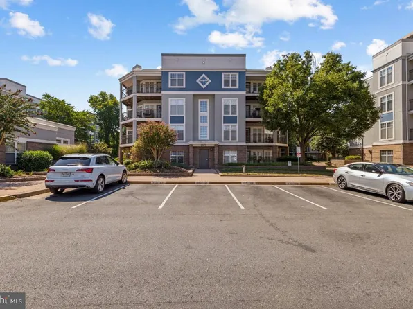5573 Seminary Rd APT 208, Falls Church, VA 22041