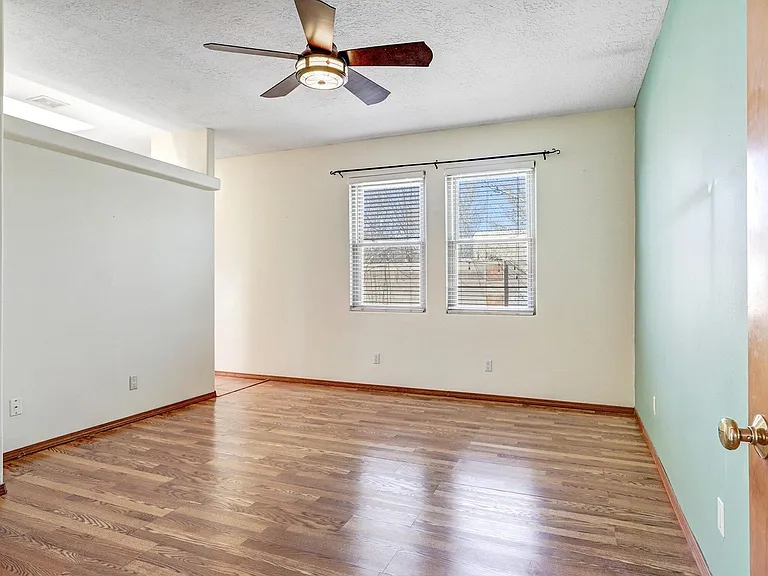 209 Manhattan Pl NW — Photo 15