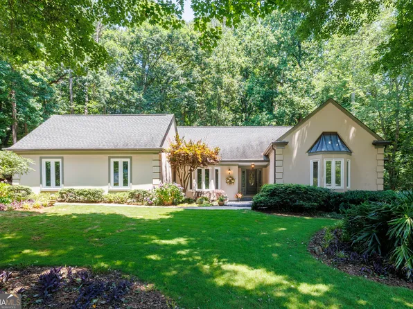 1565 Kings Xing, Stone Mountain, GA 30087