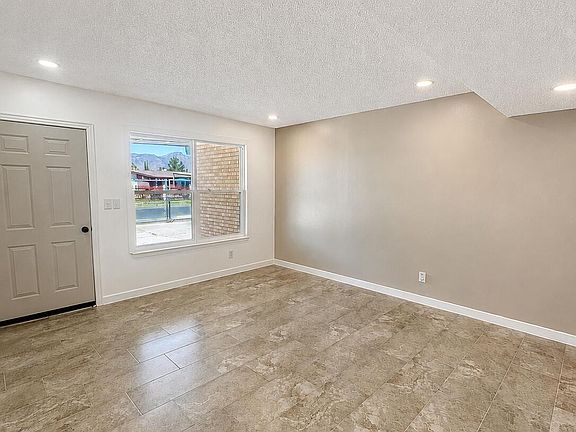 3rd image of 10736 Murphy St