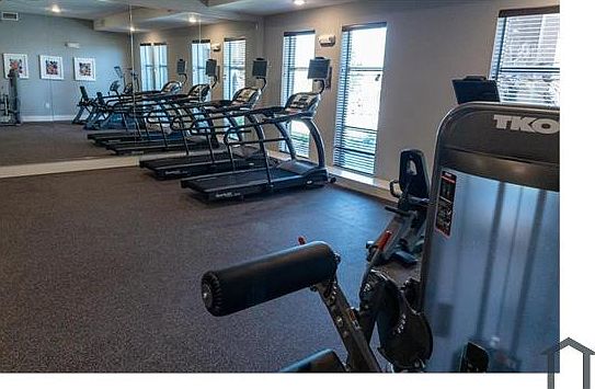 4th image of 2801 Moresby St