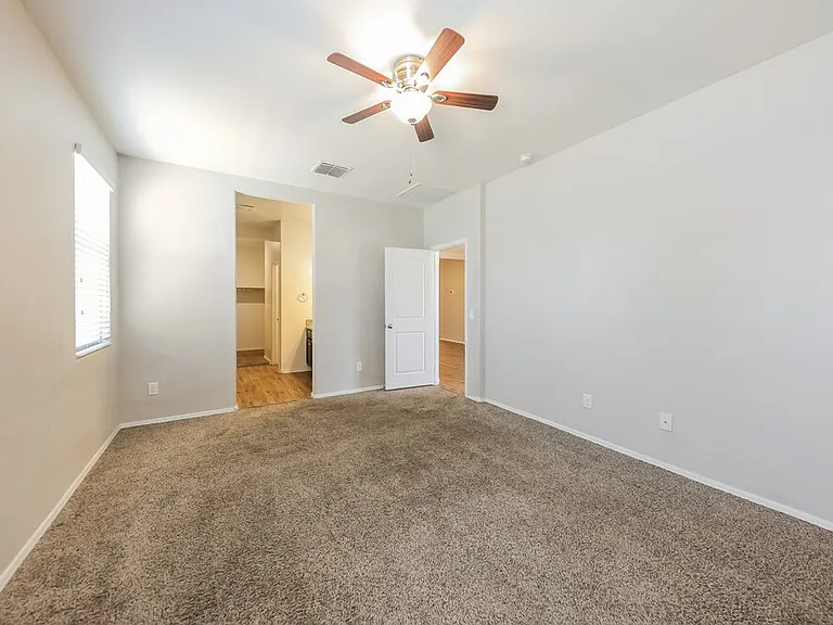 2444 W Tamarisk Ave — Photo 11