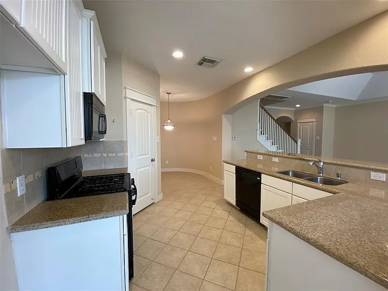 2833 Seaside Dr — Photo 5
