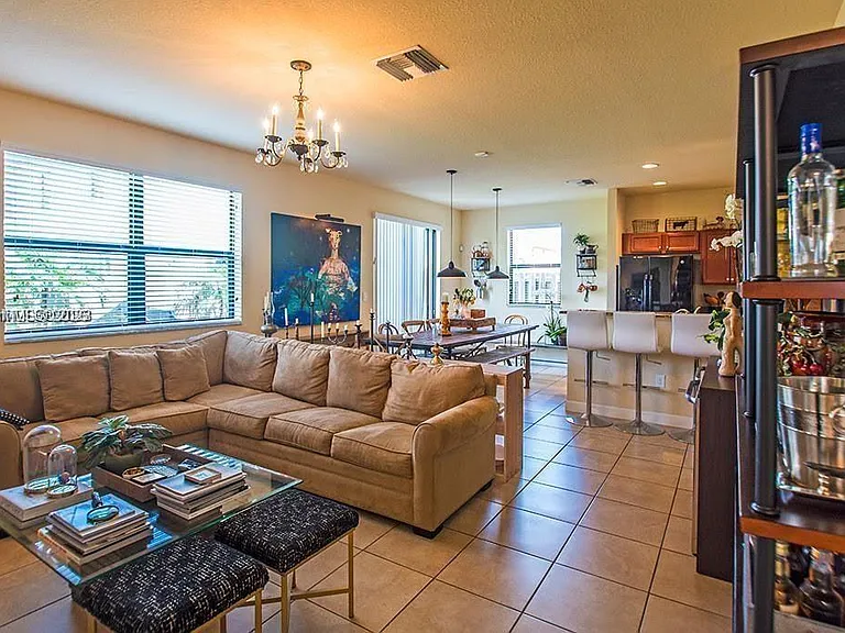 1522 SW 144th Ave — Photo 4