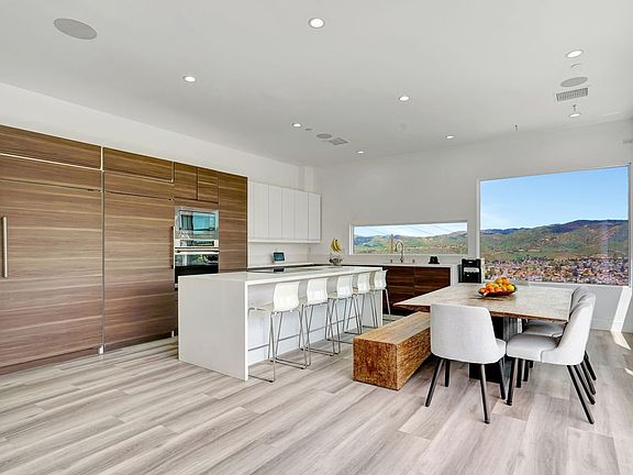5th image of 990 Alta Vista Rd