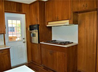 1304 Woodlawn St, Lockhart, TX 78644