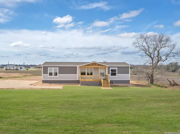723 Rossville Rd, Somerset, TX 78069