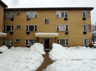 2113 Howard St APT 1B, Evanston, IL 60202