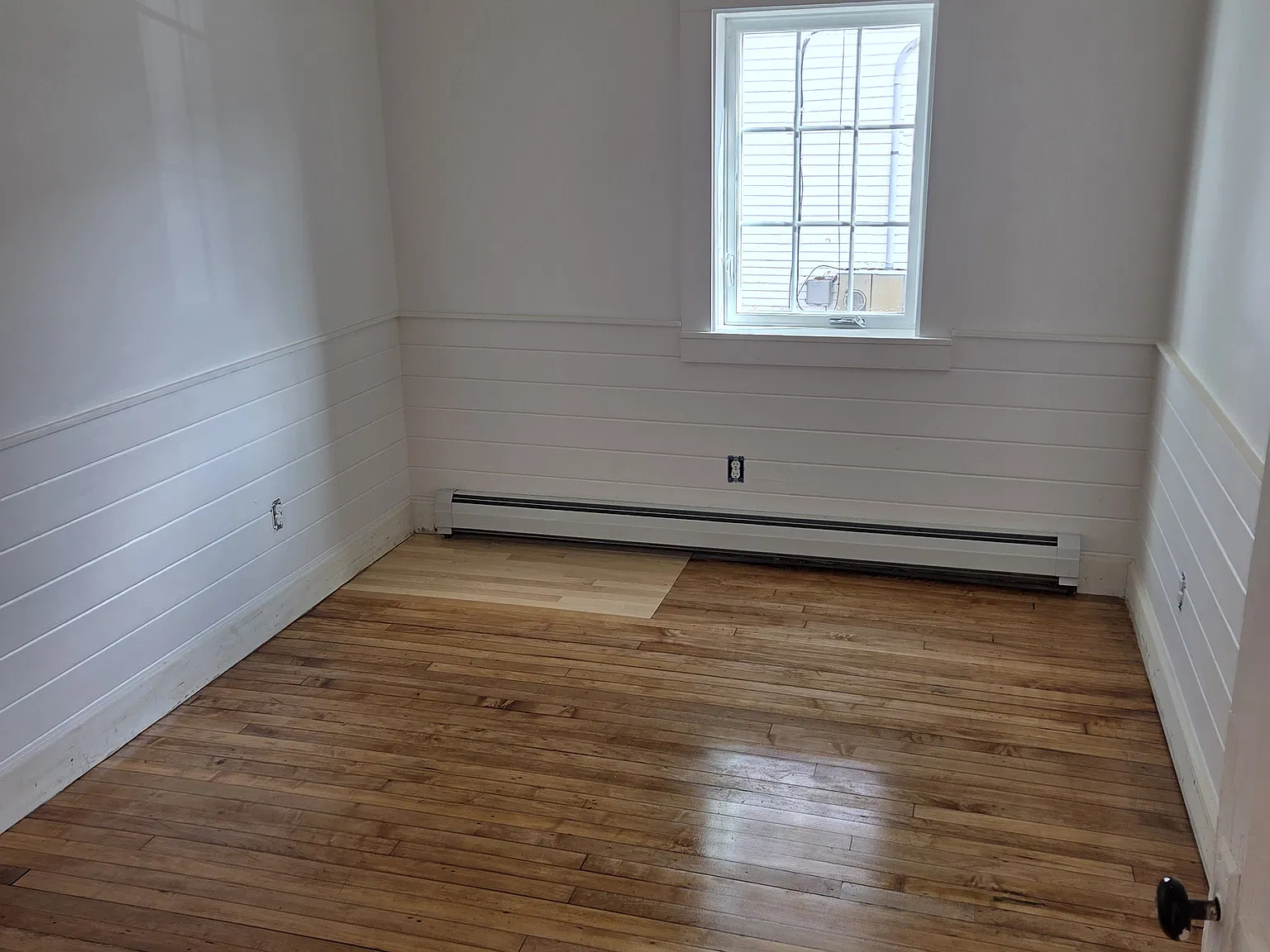 3 bed, 850 sqft, $2,200 — Photo 2