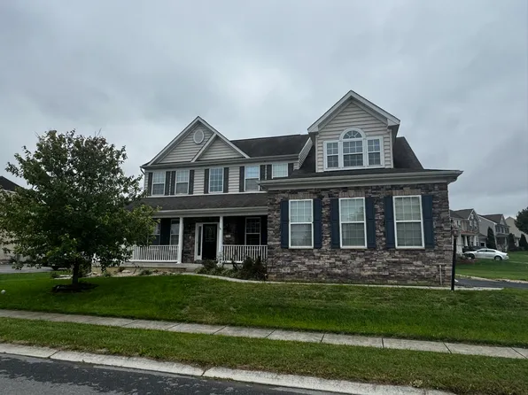 518 Creekside Blvd, Waynesboro, PA 17268