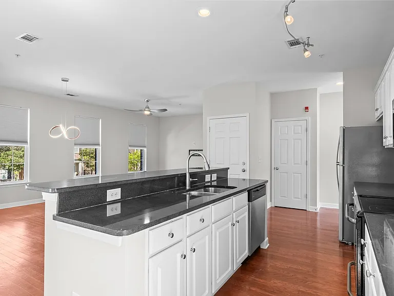 2798 Howard Ave #G — Photo 20