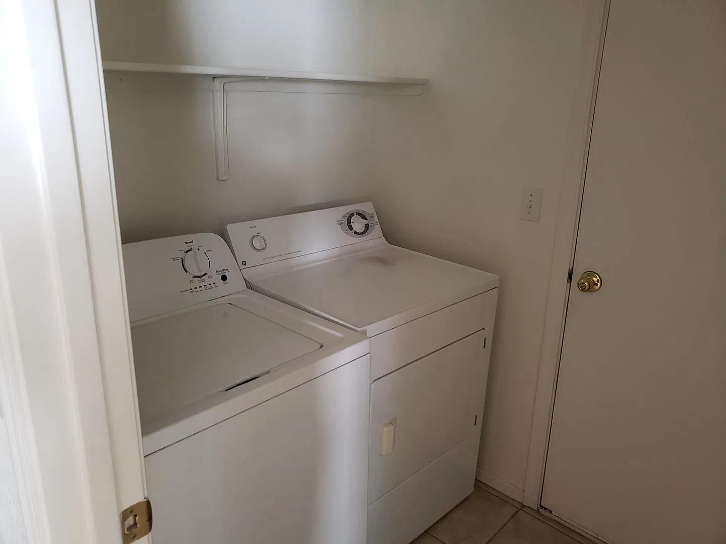 3 bed, 2.0 bath, 1344 sqft, $1,639 — Photo 4
