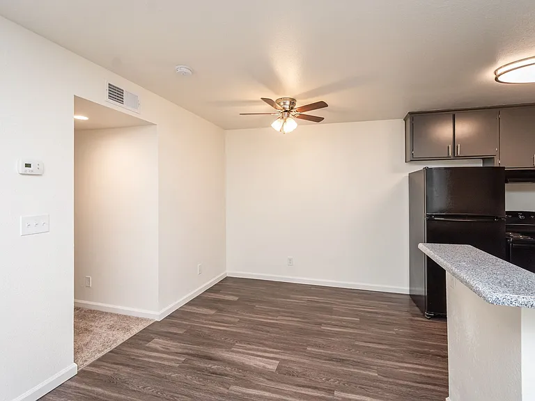 Carmel Pointe Apartments — Photo 37