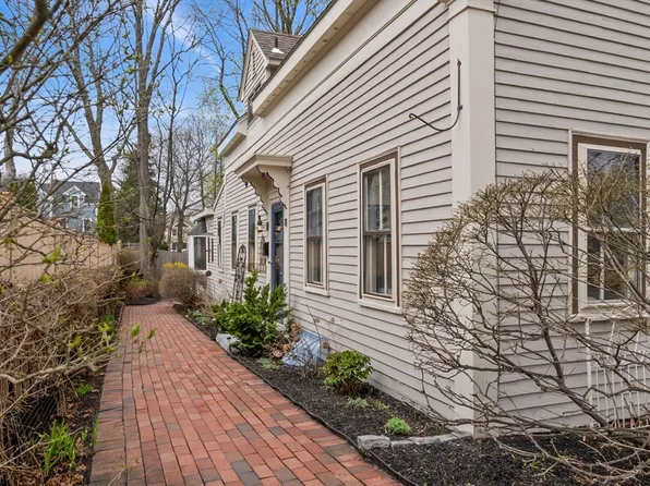 8 California St, Newburyport, MA 01950