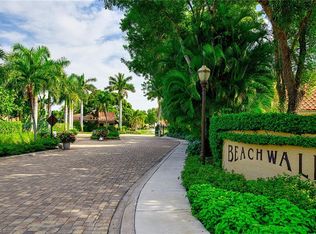 565 Beachwalk Cir #T-104, Naples, FL 34108