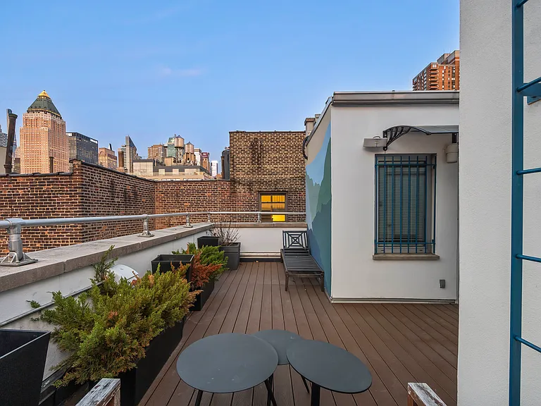 459 W 44th St #C — Photo 34
