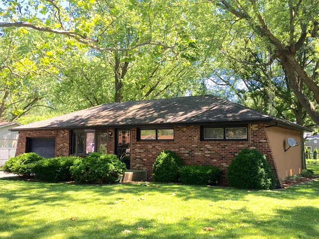 875 N Vaughn Dr photo 1