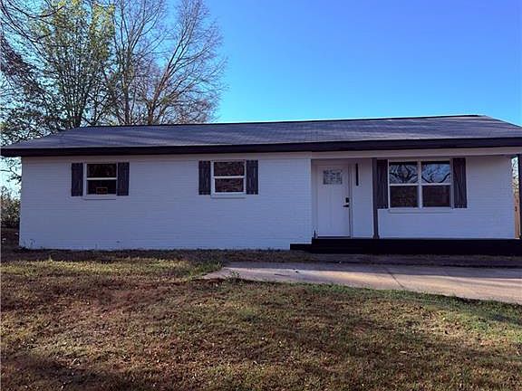 4th image of 823 S 10th St