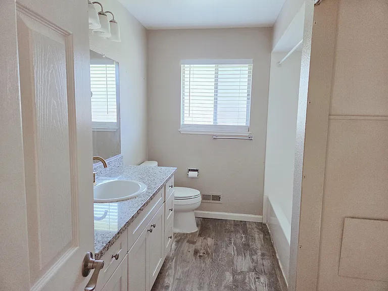 1108 Boynton Ave — Photo 10