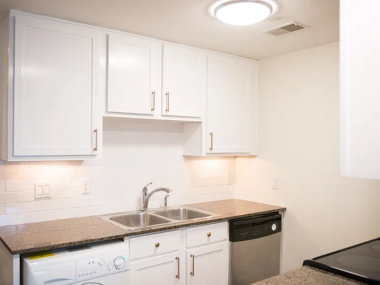 5330 Pershing Ave #502 — Photo 14