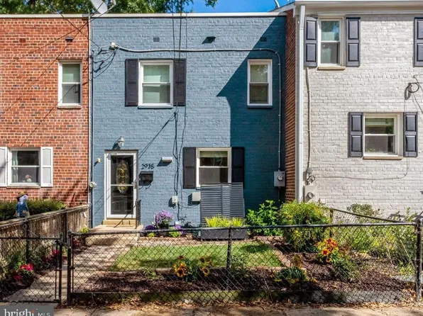 2935 Landover St, Alexandria, VA 22305