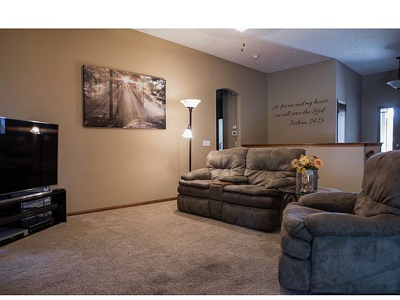 2nd image of 15352 Chalco Pointe Dr