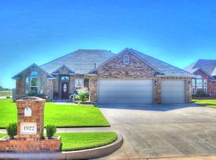 1922 W Black Powder Way, Mustang, OK 73064