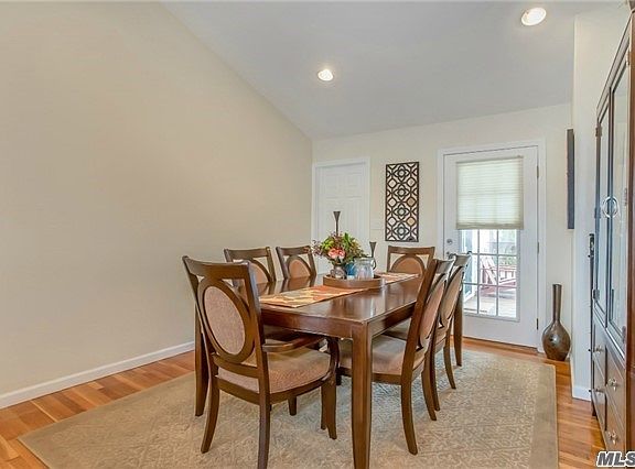 4th image of 18 Bayberry Dr
