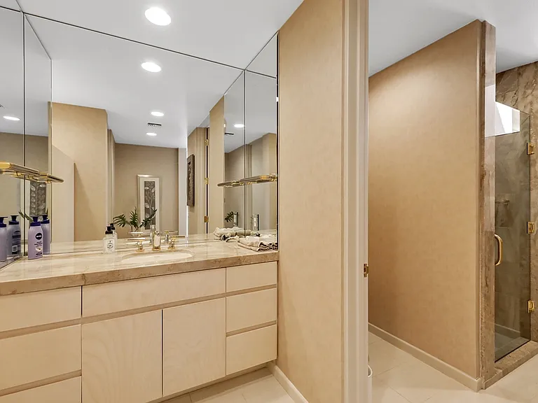 73115 Crosby Ln — Photo 5
