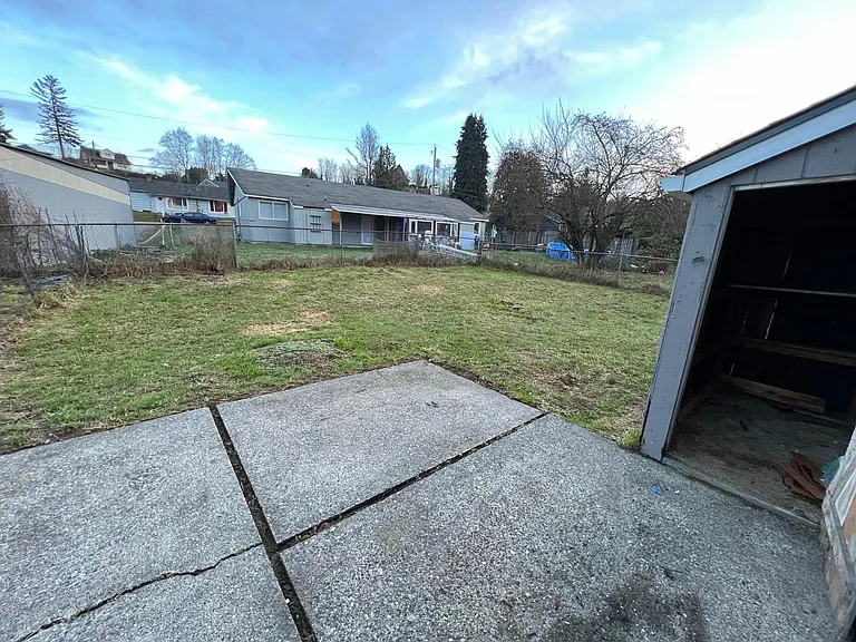 1724 Bloomington Ave — Photo 14