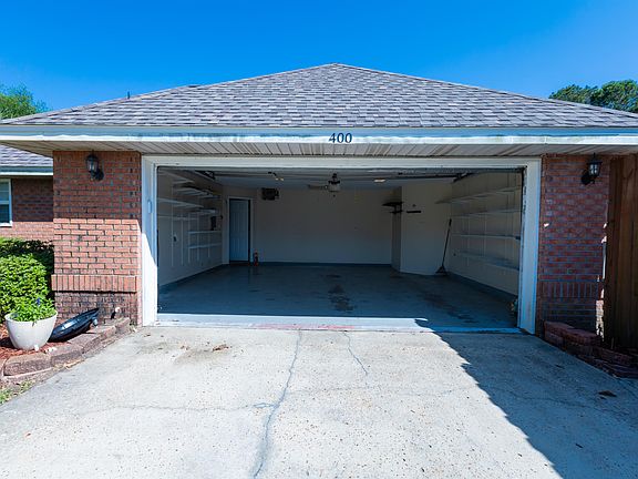 4th image of 400 Ridgewood Cir