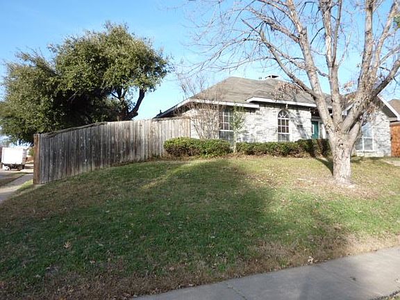 2nd image of 1418 Dudley Dr