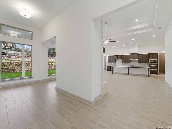 3rd image of 27116 Highland Crest
