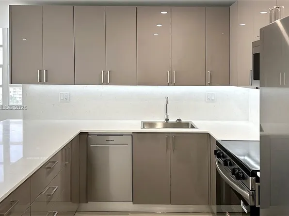 2750 NE 183rd St, Aventura, FL