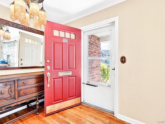 4th image of 115 Robins Road #115