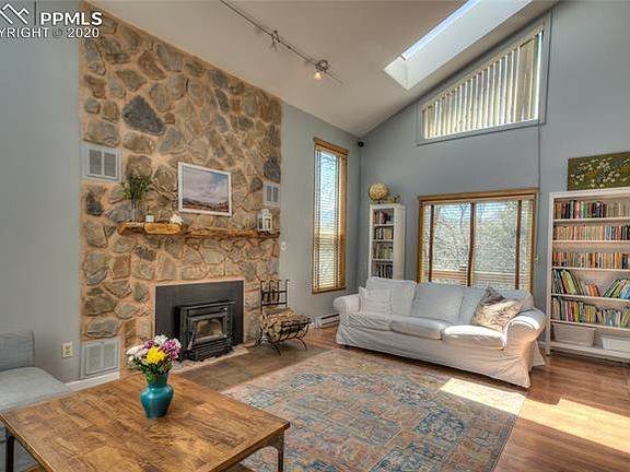 4th image of 812 Sirius Dr